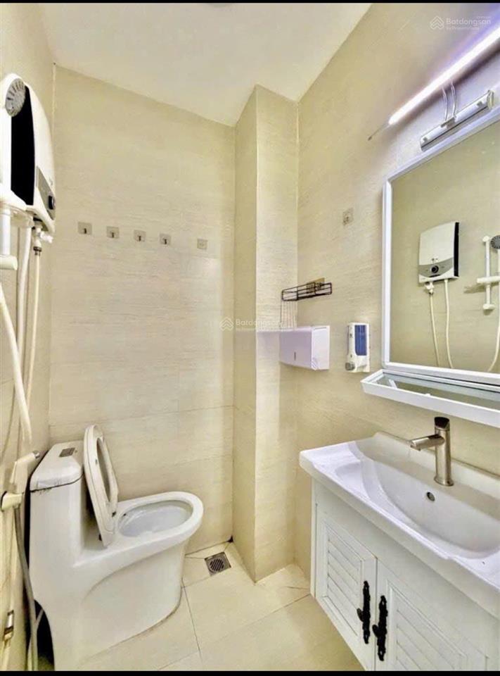 Nhà hxh  thích quảng đức  10x3m  trệt 3 lầu  3pn 3wc  13 triệu tl  hằng 0906 656 *** xem nhà