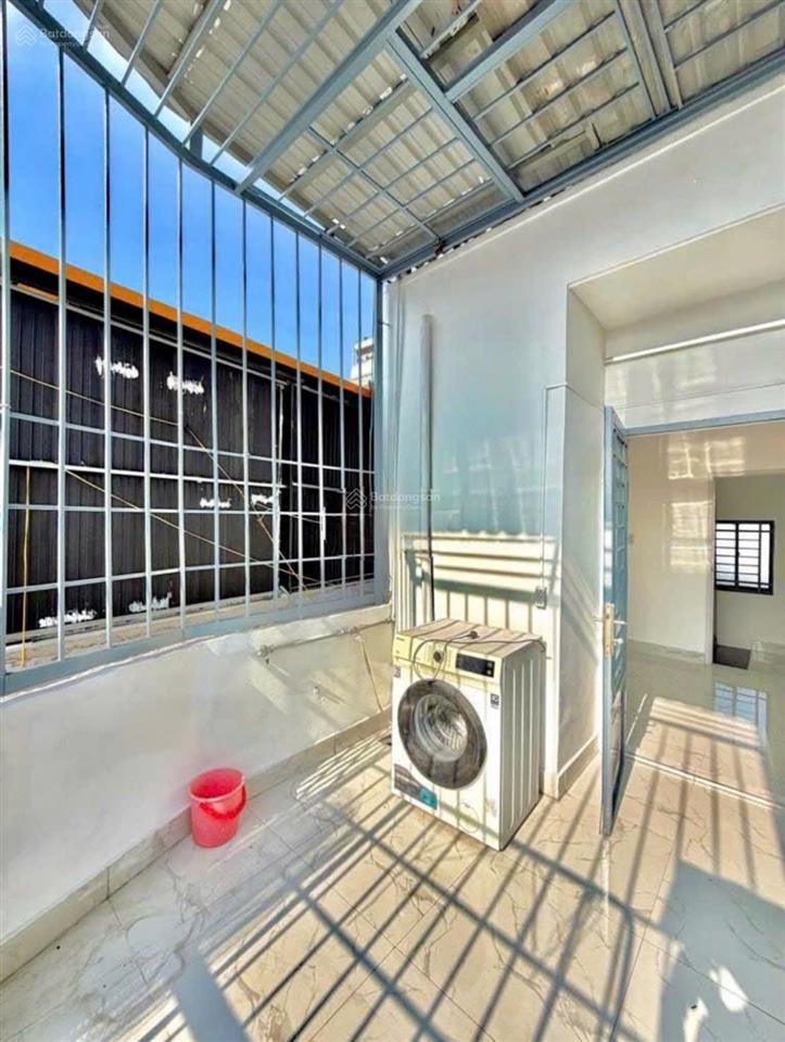 Nhà hxh  thích quảng đức  10x3m  trệt 3 lầu  3pn 3wc  13 triệu tl  hằng 0906 656 *** xem nhà