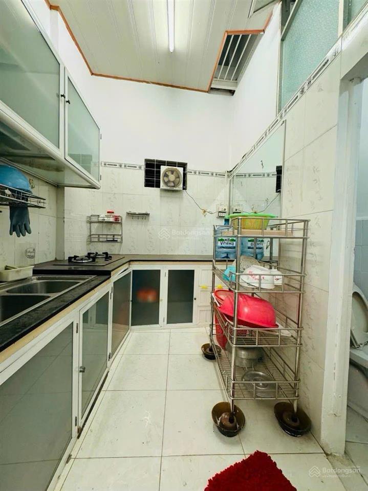 Nhà nc  chu văn an  4x8m  trệt lầu  1pn 2wc  10 triệu tl  hằng 0906 656 *** xem nhà ngay