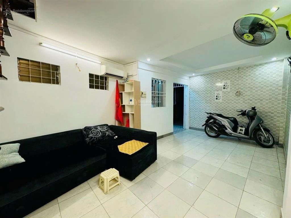 Nhà nc  chu văn an  4x8m  trệt lầu  1pn 2wc  10 triệu tl  hằng 0906 656 *** xem nhà ngay