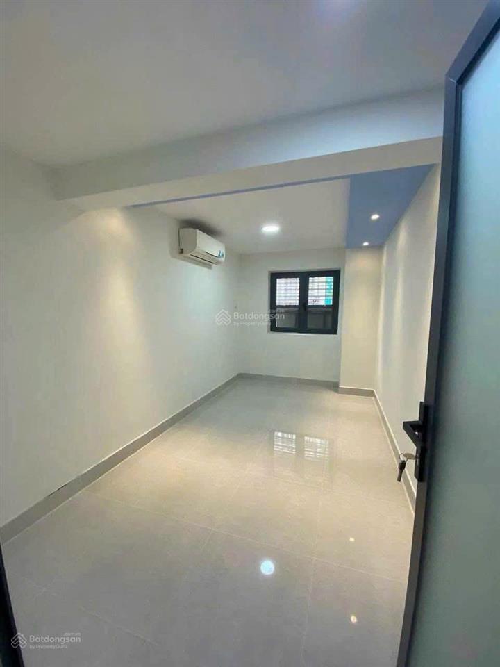 Nhà mới đẹp  hxh  nhiêu tứ  6x8m  trệt lầu  2pn 2wc  18 triệu tl  hằng 0906 656 ***