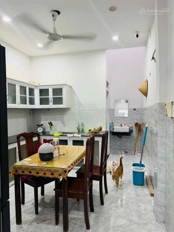 Nhà cấp 4  hxh  ngô tất tố  3,5x16m  1 trệt  1pn 1wc  có nội thất  10 triệu tl  0906 656 ***