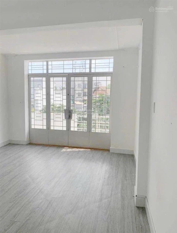 Nhà mới sạch  hxh  nơ trang long  4x9m  trệt 3 lầu  3pn 3wc  15,5 triệu tl  hằng 0906 656 ***