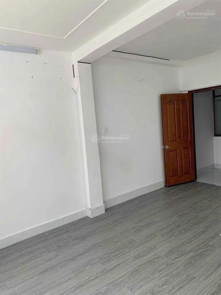 Nhà mới sạch  hxh  nơ trang long  4x9m  trệt 3 lầu  3pn 3wc  15,5 triệu tl  hằng 0906 656 ***