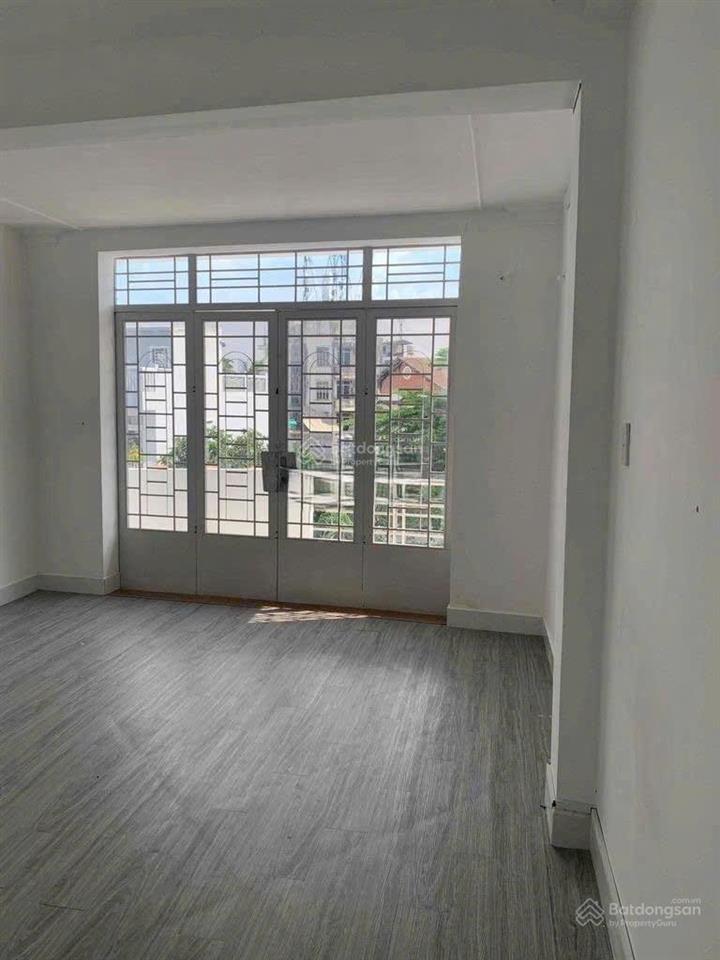 Nhà mới sạch  hxh  nơ trang long  4x9m  trệt 3 lầu  3pn 3wc  15,5 triệu tl  hằng 0906 656 ***