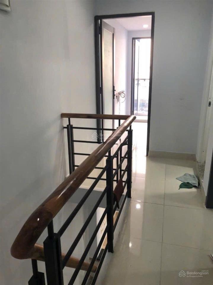 Nhà nc  hoàng sa  4x8m  trệt lầu  2pn 2wc  12 triệu tl  hằng 0906 656 *** xem nhà ngay