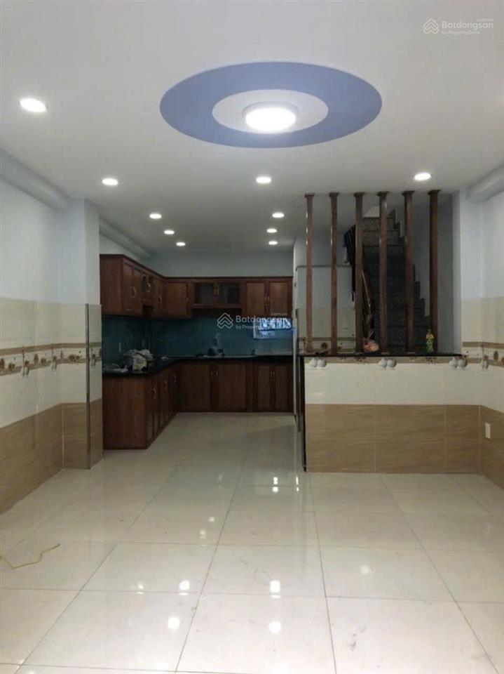 Nhà nc  hoàng sa  4x8m  trệt lầu  2pn 2wc  12 triệu tl  hằng 0906 656 *** xem nhà ngay