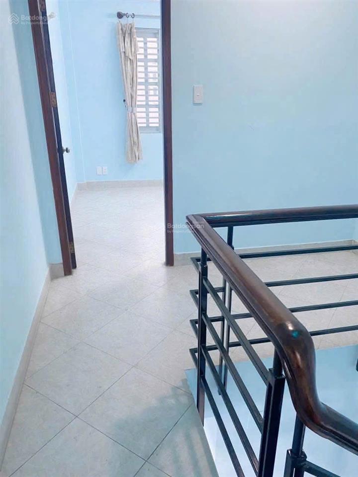 Nhà nc  phan văn trị  3,2x11m  trệt 2 lầu  2pn 2wc  11 triệu/th tl  hằng 0906 656 *** xem nhà