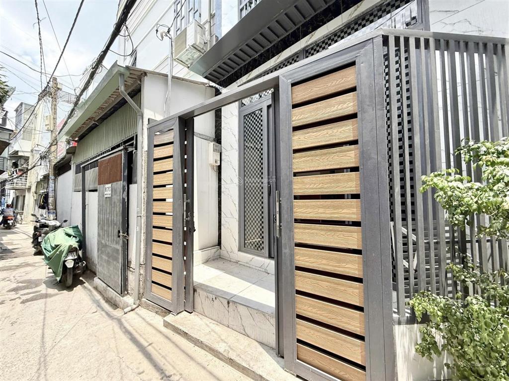 Nhà mới đẹp  phạm văn đồng  4x5m  trệt 2 lầu  2pn 3wc  8 triệu  hằng 0906 656 *** xem nhà