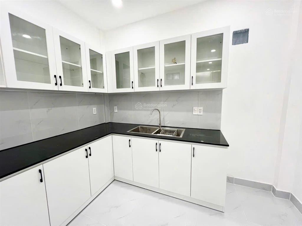 Nhà mới sạch sẽ  cô giang  3,2x7,2m  trệt lầu  2pn 1wc  12 triệu tl  hằng 0906 656 ***