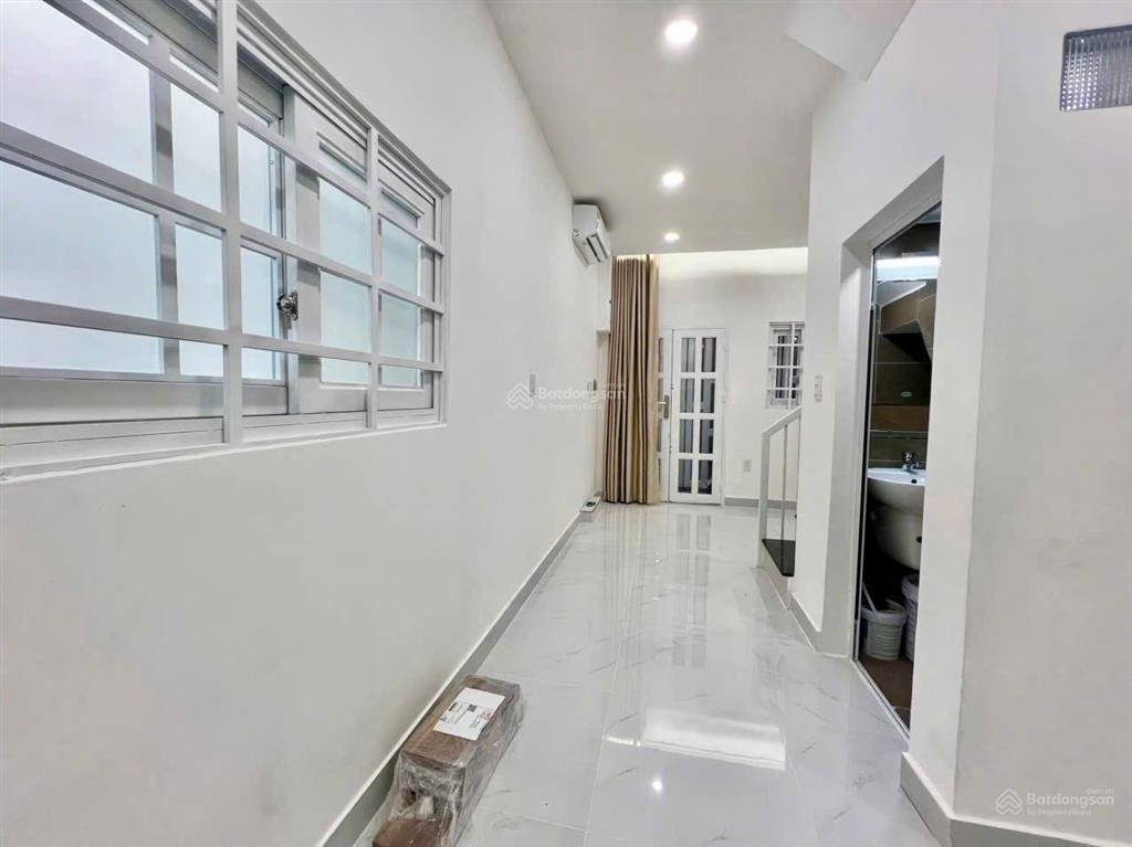 Nhà mới sạch sẽ  cô giang  3,2x7,2m  trệt lầu  2pn 1wc  12 triệu tl  hằng 0906 656 ***