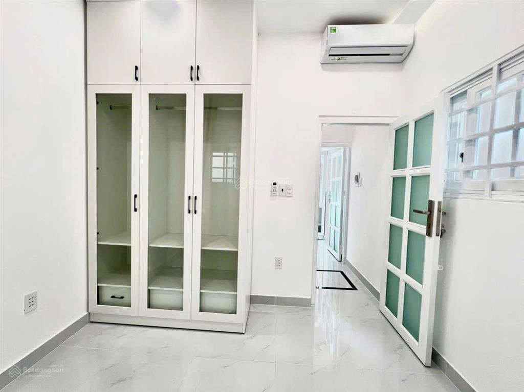Nhà mới sạch sẽ  cô giang  3,2x7,2m  trệt lầu  2pn 1wc  12 triệu tl  hằng 0906 656 ***