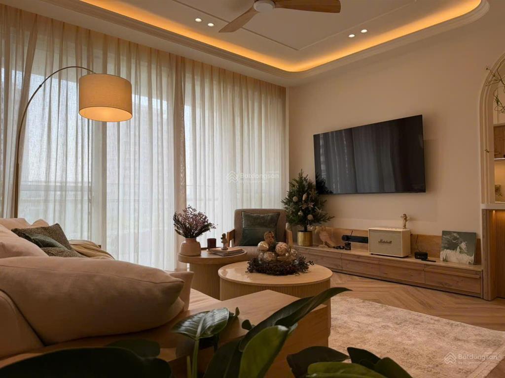 Bán căn hộ full nội thất mới 100%, diện tích 123m2, 3pn2wc, căn góc, view công viên  0938 880 ***