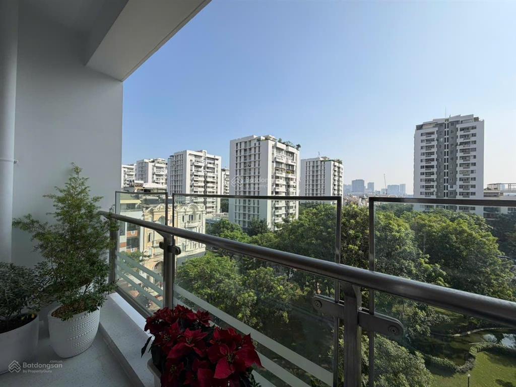 Bán căn hộ full nội thất mới 100%, diện tích 123m2, 3pn2wc, căn góc, view công viên  0938 880 ***