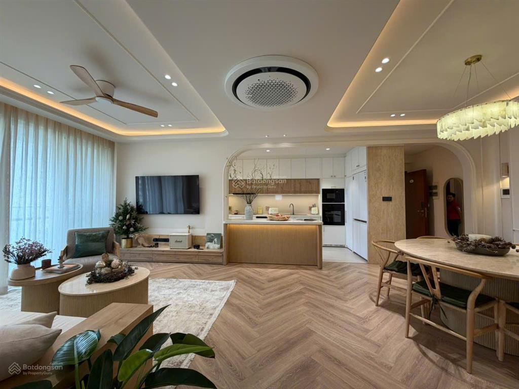 Bán căn hộ full nội thất mới 100%, diện tích 123m2, 3pn2wc, căn góc, view công viên  0938 880 ***