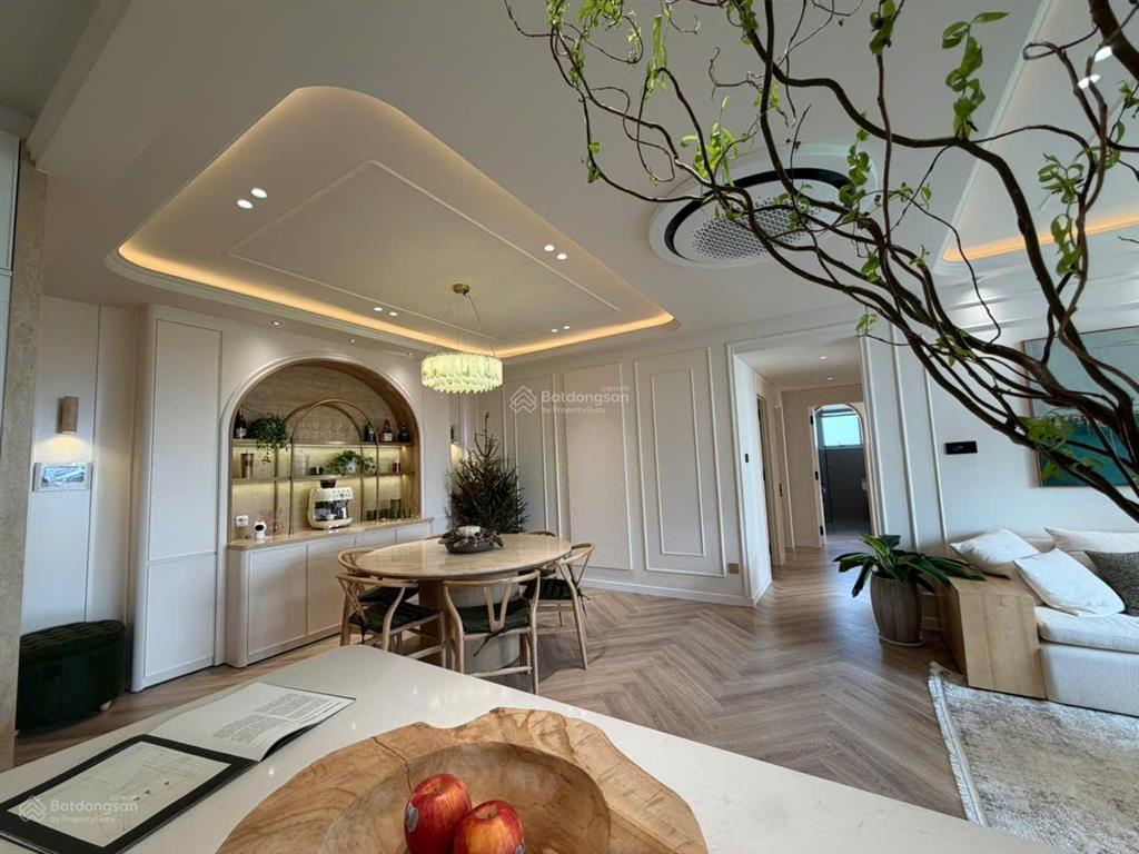 Bán căn hộ full nội thất mới 100%, diện tích 123m2, 3pn2wc, căn góc, view công viên  0938 880 ***