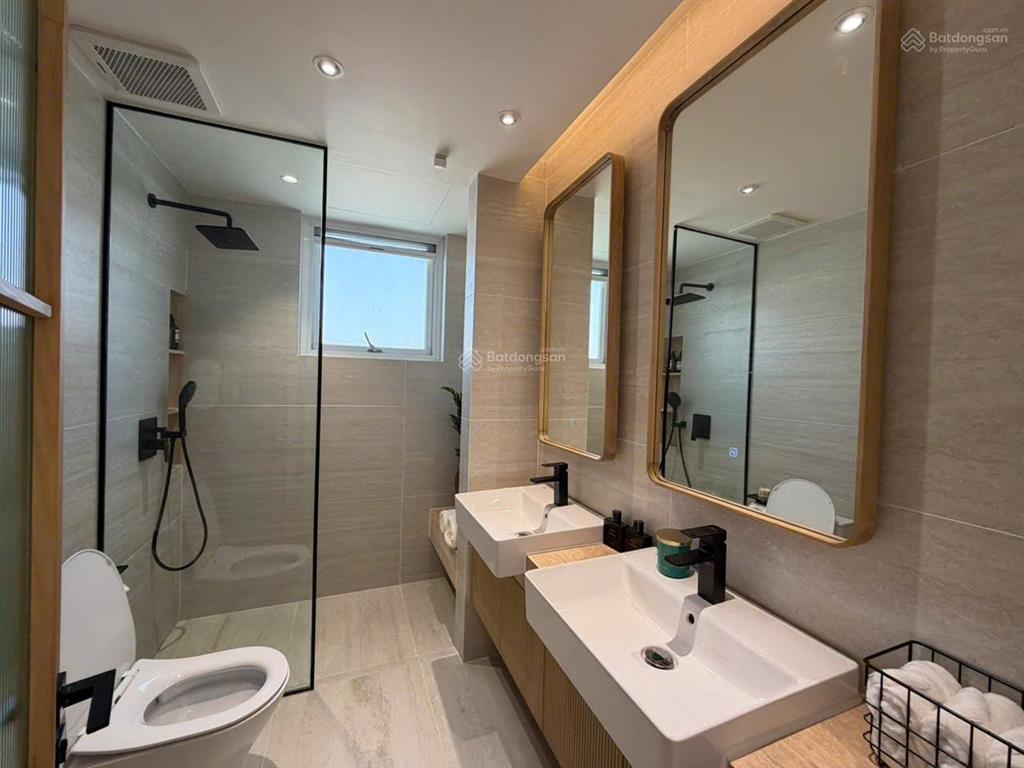 Bán căn hộ full nội thất mới 100%, diện tích 123m2, 3pn2wc, căn góc, view công viên  0938 880 ***
