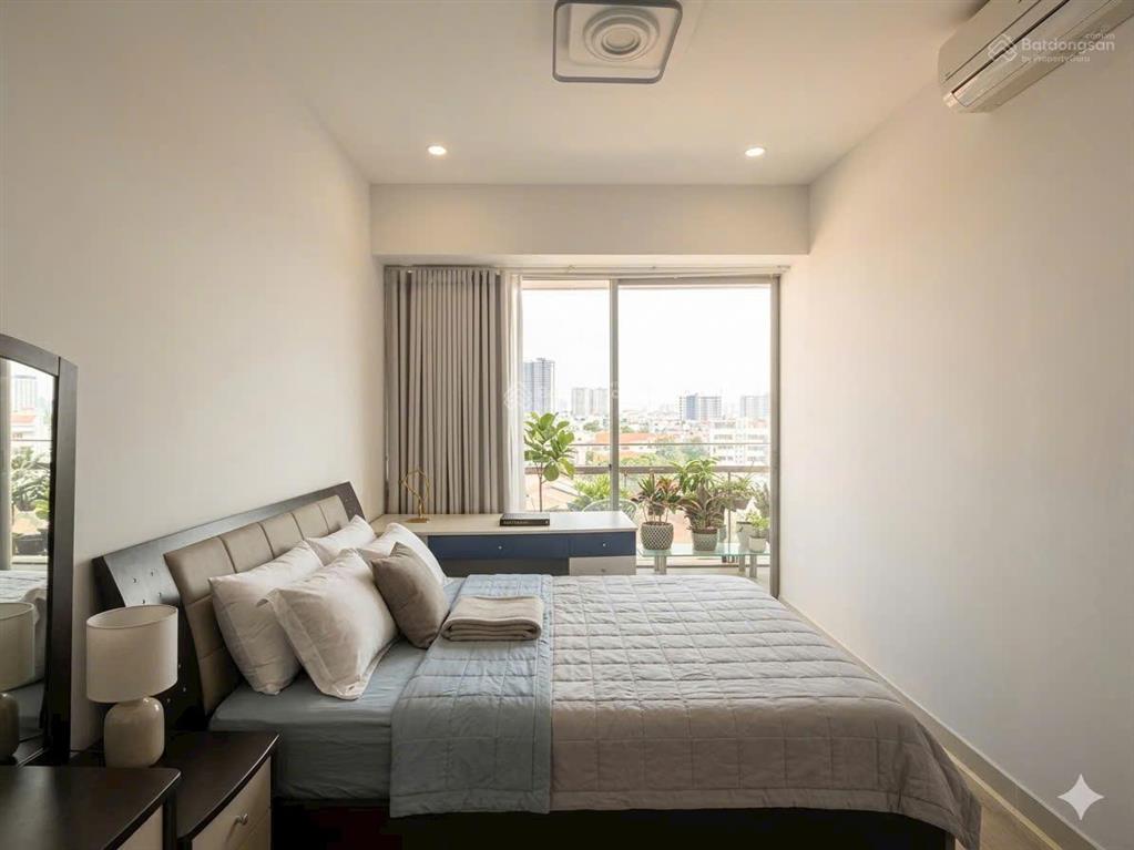 Bán căn hộ garden plaza 1. dt 150m2, 3pn full nt, lầu cao ban công dài, view thoáng mát. giá 19 tỷ