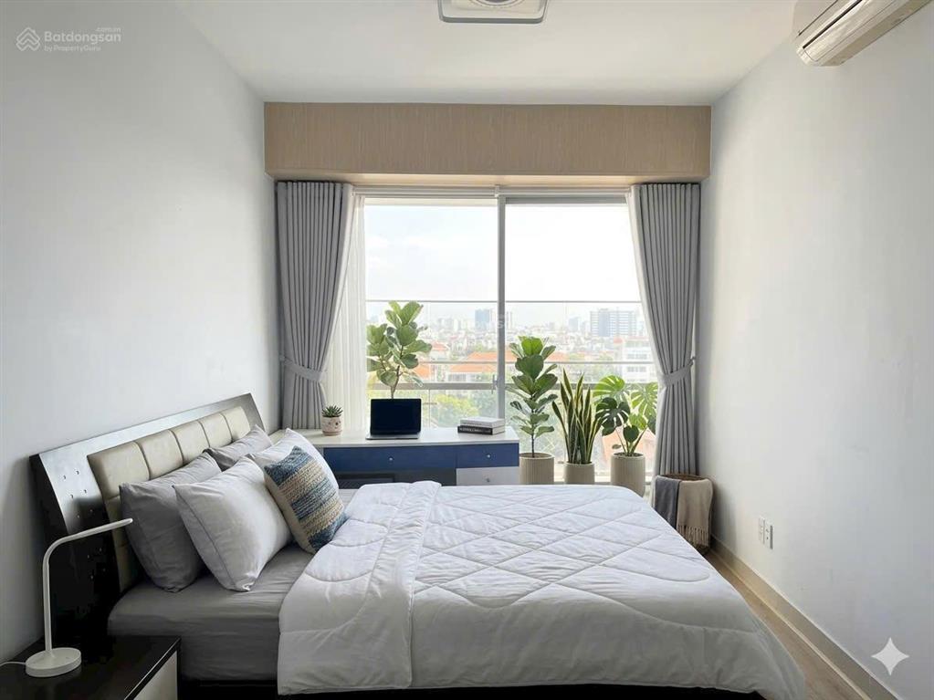 Bán căn hộ garden plaza 1. dt 150m2, 3pn full nt, lầu cao ban công dài, view thoáng mát. giá 19 tỷ
