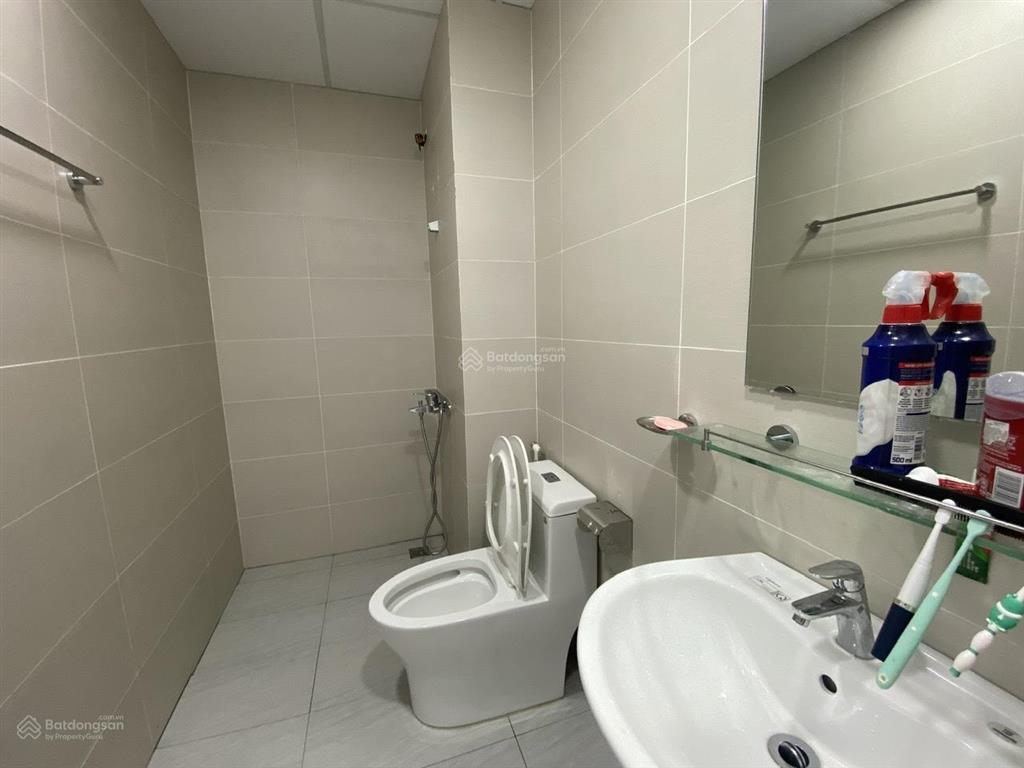 Chính chủ cho thuê căn hộ 86m2 2pn,2wc đủ nội thất, có ban công, nhà thoáng mát cả ngày