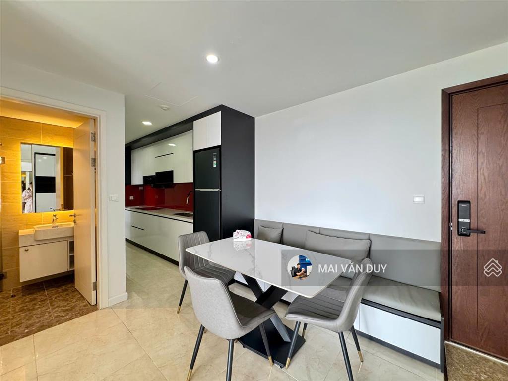 Căn 2 ngủ view hồ ban công đông nam sổ lâu dài bán tại d'capitale trần duy hưng  giá 8 tỷ