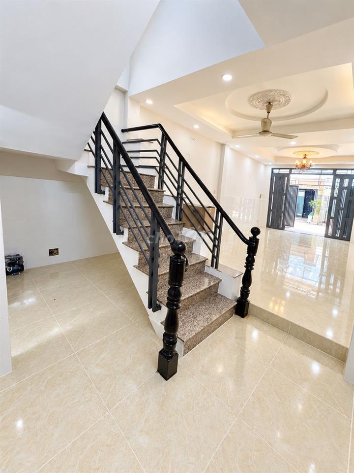 Cần bán nhà tại khu Lê Văn Lương, phường Tân Hưng, Quận 7. 