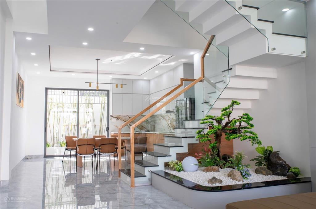 Bán nhà mỹ gia mới xây xong giá 8,9 tỷ