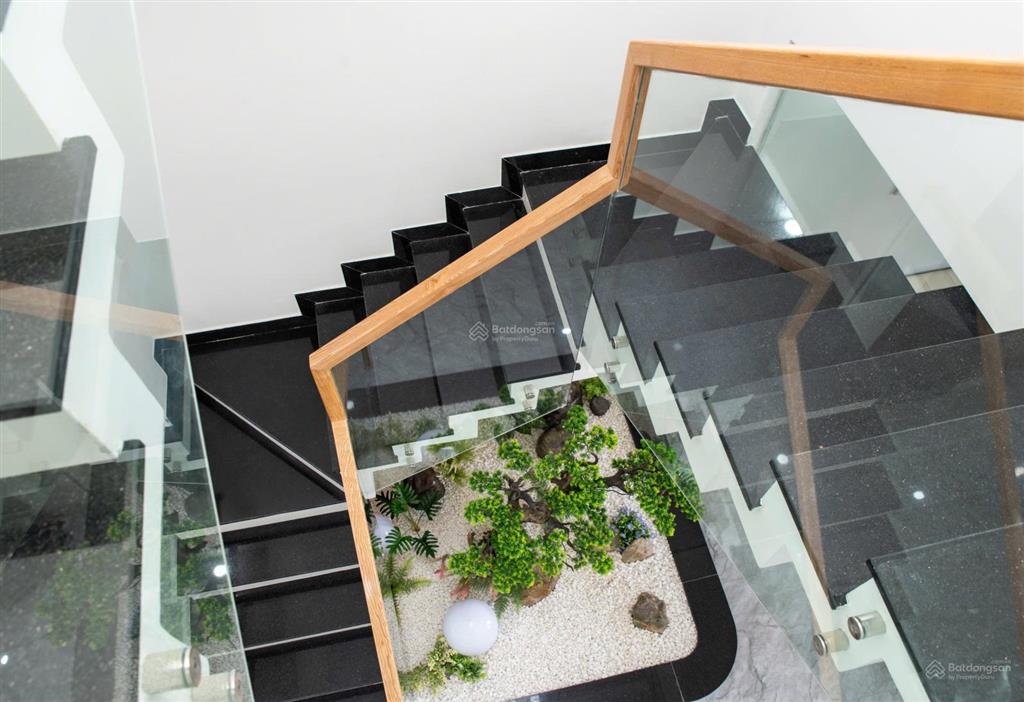 Bán nhà mỹ gia mới xây xong giá 8,9 tỷ