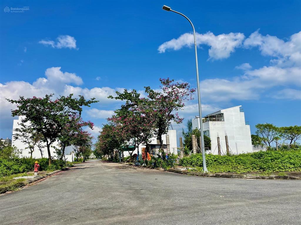 Lô biệt thự ngang 9m có nhà 3,5 tầng tọa lạc tại fpt đà nẵng