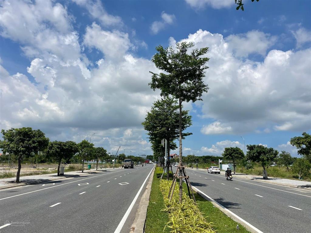 Đất 3 mặt tiền gần tòa chung cư fpt plaza giá tốt