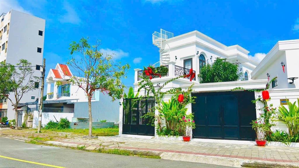 Sát trường đh fpt đà nẵng, xây được cao tầng