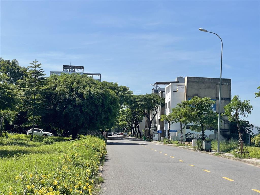 Lô góc 3 mặt tiền gần trường đại học fpt đà nẵng