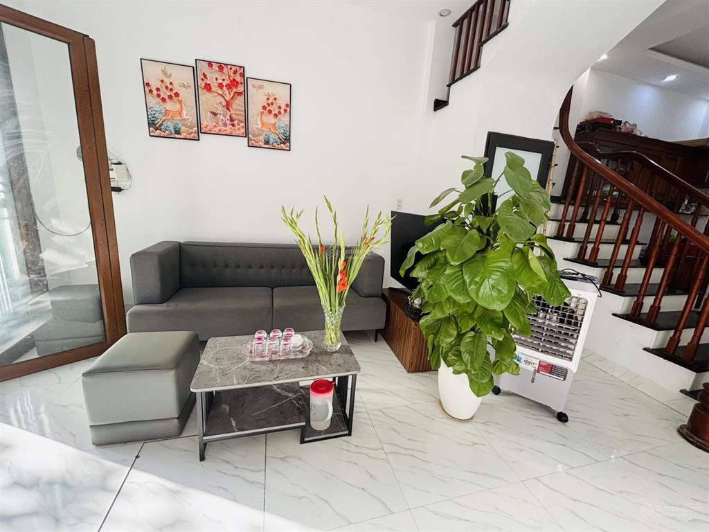 Chính chủ bán nhà hà đông 33mx3tg, 3 ngủ, 1 p.thờ, 2vs ô tô đỗ gần. 5 tỷ có tl. 0976 435 ***