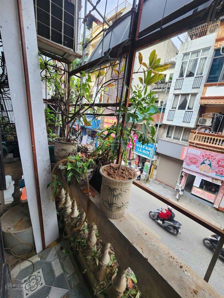 Cho thuê 75m2 sàn tầng 2 nhà mặt đường trương định làm văn phòng