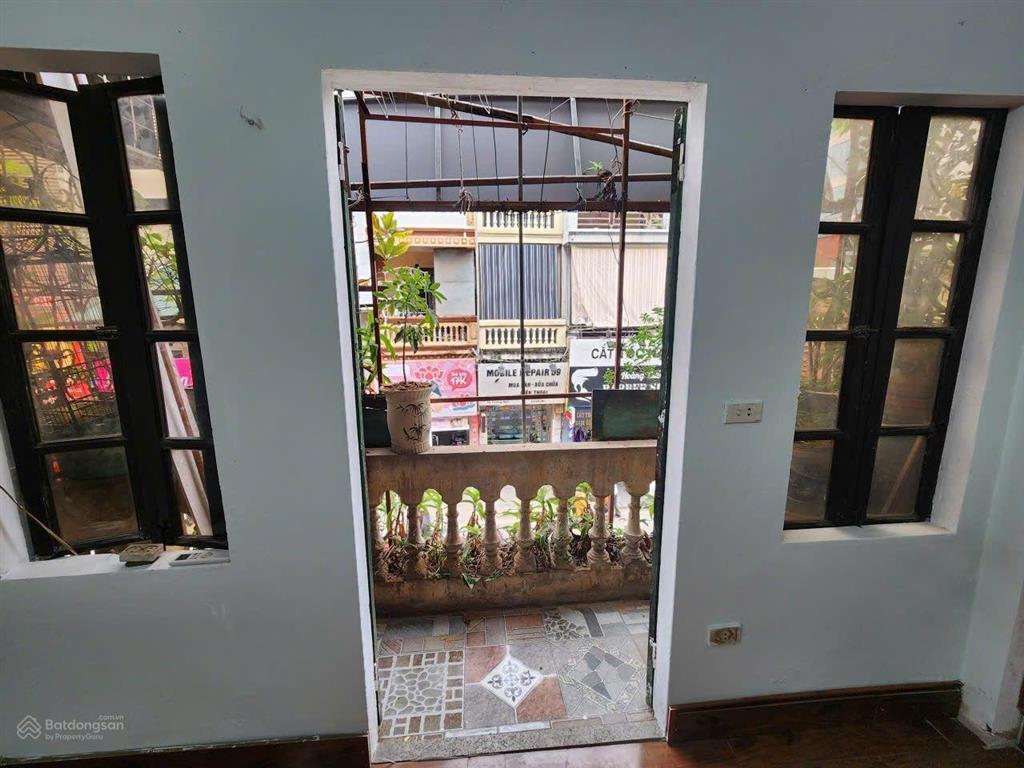Cho thuê 75m2 sàn tầng 2 nhà mặt đường trương định làm văn phòng