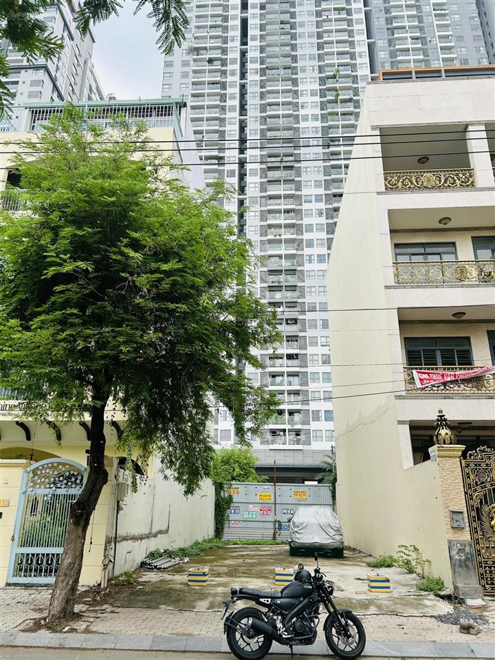 16,8 tỷ | diện tích 140m2 lô đất biệt thự có giá tốt nhất kdc la casa quận 7.  0986 766 ***