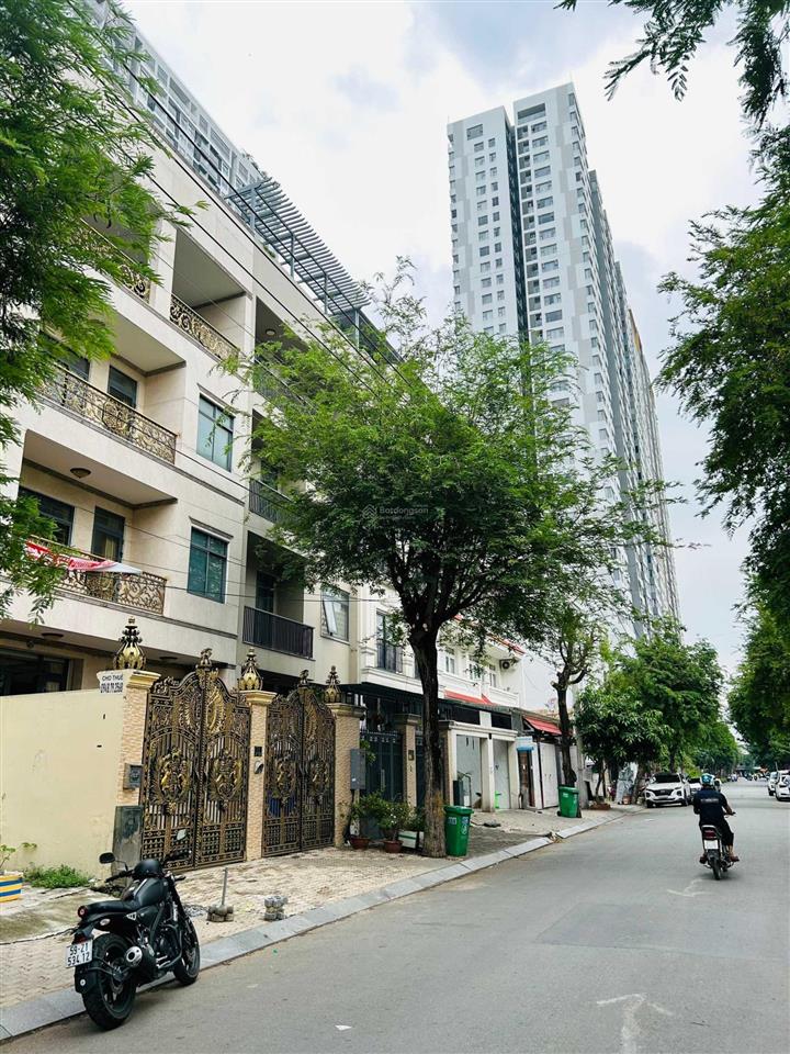 Đất biệt thự la casa quận 7, còn 1 sản phẩm giá tốt. chỉ 105 triệu/m2.  0986 766 ***