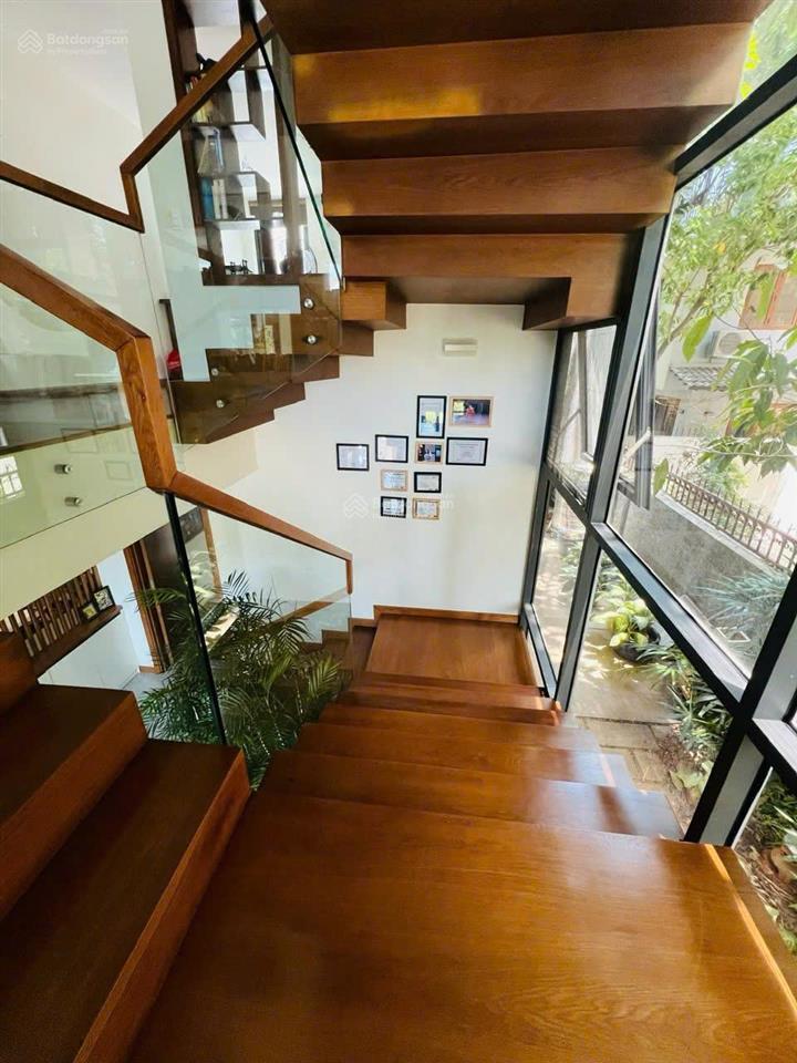 Cho thuê biệt thự phú mỹ vạn phát hưng. diện tích sử dụng 400m2 giá thuê 55 triệu/tháng 0986 766 ***