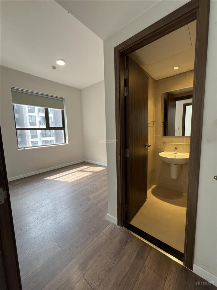 Opal boulevard giá 3,5 tỷ sổ sẳn, ban công tây nam, view trung tâm!