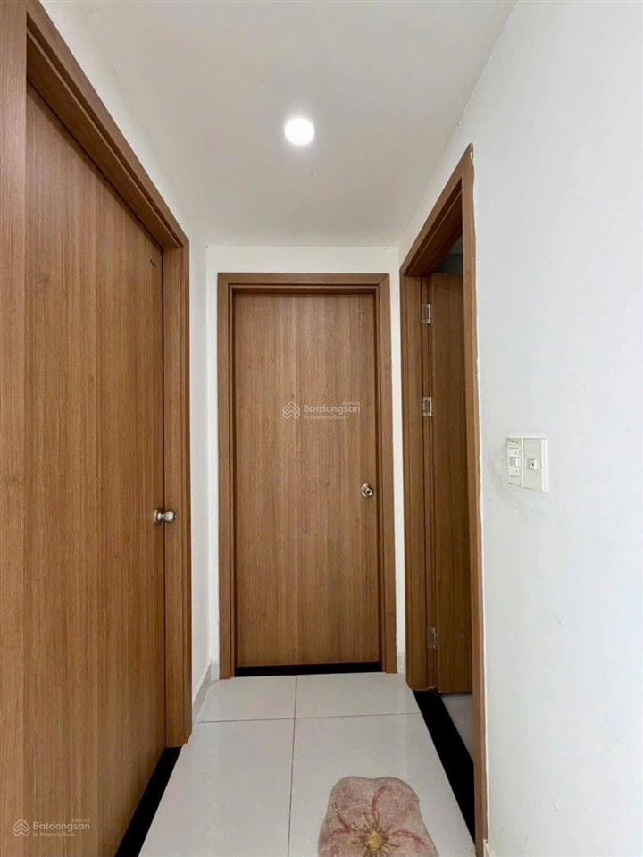 Bán căn 2pn full nội thất, tầng trung view đẹp, thoáng mát cả ngày.  0909 665 *** xem nhà