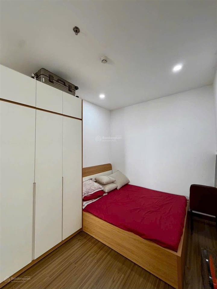 Bán căn 2pn full nội thất, tầng trung view đẹp, thoáng mát cả ngày.  0909 665 *** xem nhà