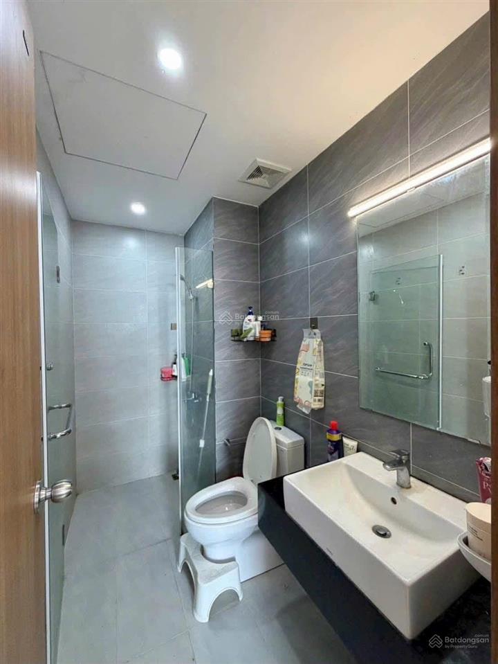 Bán căn 2pn full nội thất, tầng trung view đẹp, thoáng mát cả ngày.  0909 665 *** xem nhà