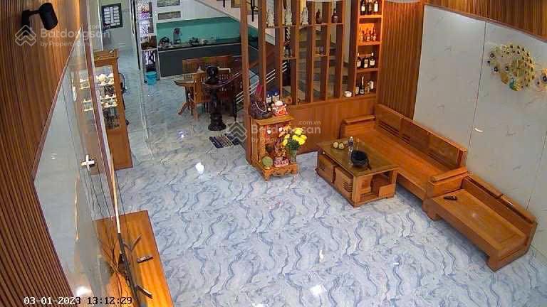 Bán nhà 3 tầng đối diện công viên