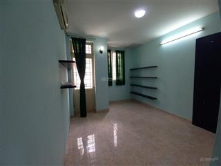 Đang cần cho thuê căn nhà 1 trệt 1 lửng 2 lầu hẻm xe hơi đường tân cảng (gần ga metro tân cảng)