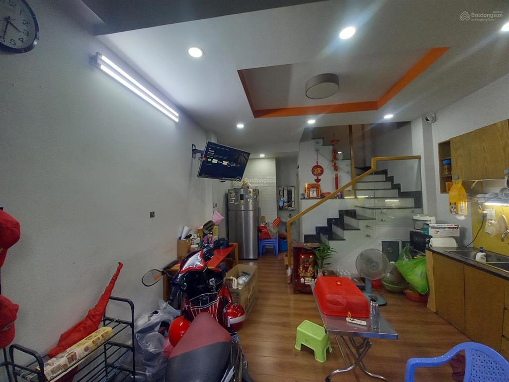 Cần cho thuê nhà 1 trệt 3 lầu 1 sân thượng hẻm xe hơi phạm viết chánh(gần chung cư phạm viết chánh)