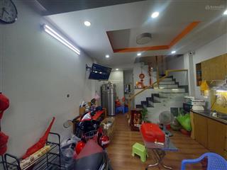 Cần cho thuê nhà 1 trệt 3 lầu 1 sân thượng hẻm xe hơi phạm viết chánh(gần chung cư phạm viết chánh)