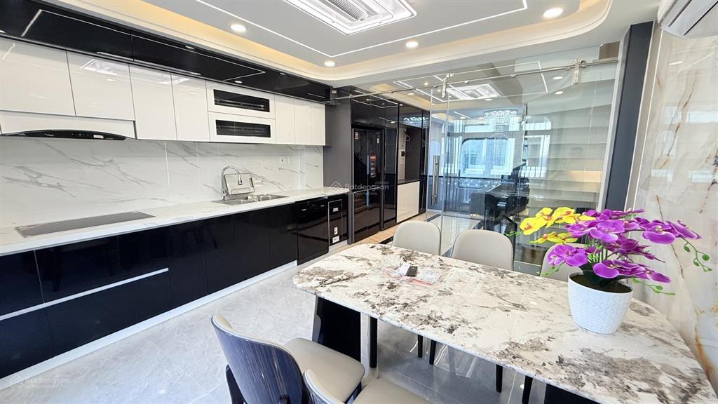 Nhà mới 4x19m. đường thạnh lộc 27 . ngay chung cư thạnh lộc. xây 1 lửng 3 lầu. sân xe hơi