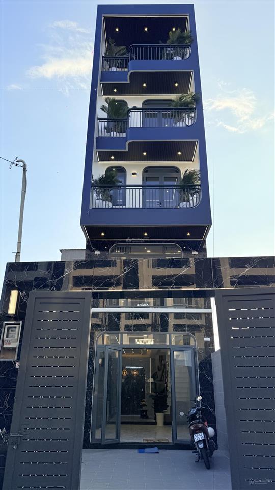 Nhà mới 4x19m. đường thạnh lộc 27 . ngay chung cư thạnh lộc. xây 1 lửng 3 lầu. sân xe hơi