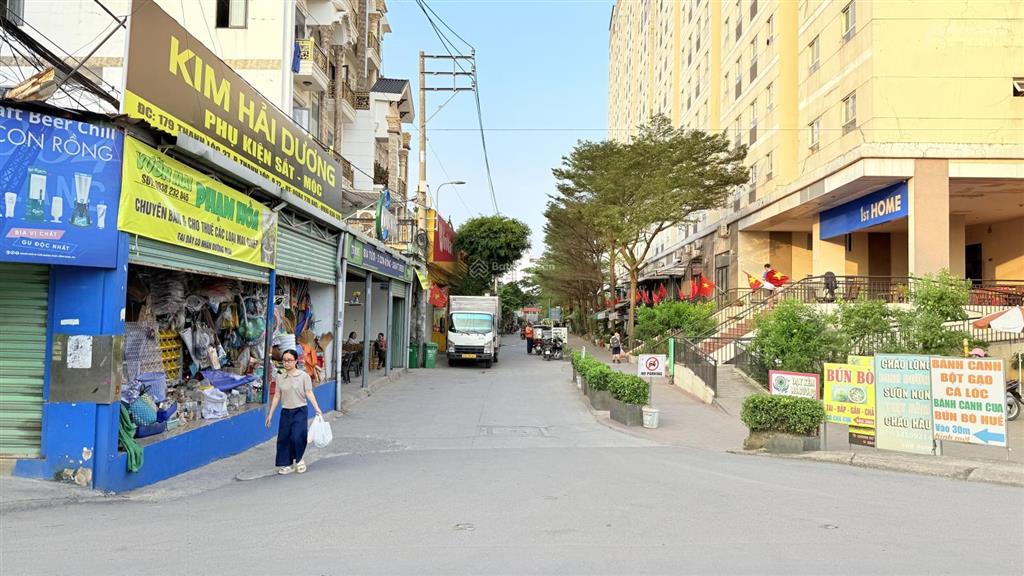 Nhà mới 4x19m. đường thạnh lộc 27 . ngay chung cư thạnh lộc. xây 1 lửng 3 lầu. sân xe hơi