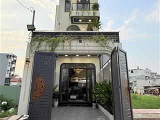 Siêu phẩm nhà 4x19m. thiết kế hiện đại. sân xe hơi đường nhựa thông kinh doanh